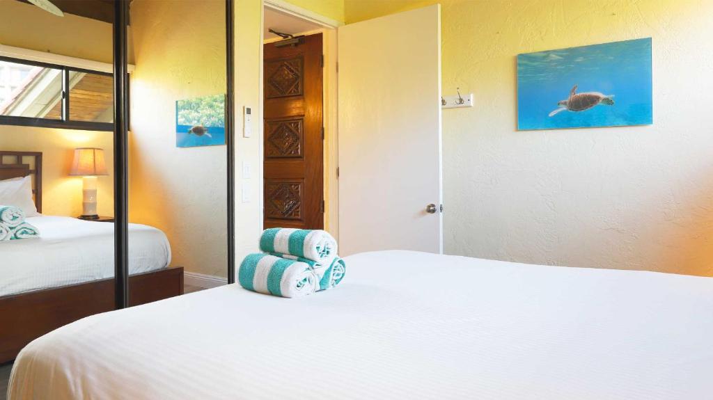 Postel nebo postele na pokoji v ubytování Maui Westside Presents: Papakea J401 Top floor Ocean Views