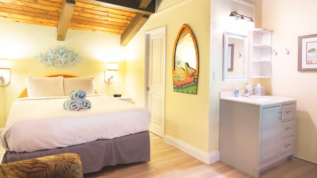 Postel nebo postele na pokoji v ubytování Maui Westside Presents: Papakea J401 Top floor Ocean Views
