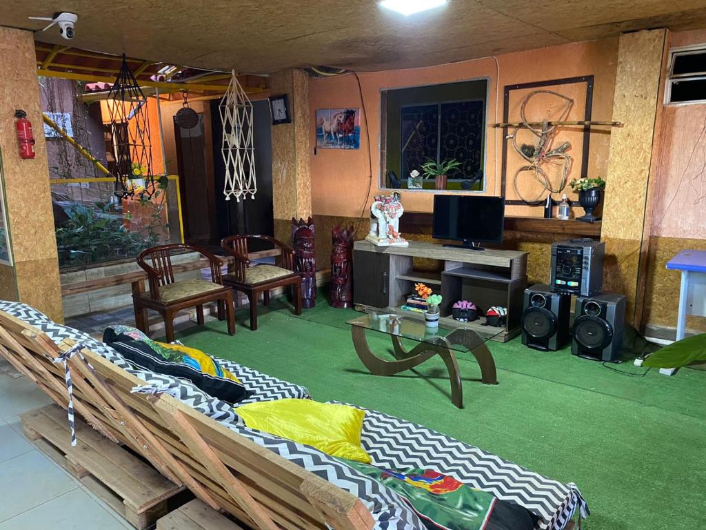 a living room with a couch and a table at Angel Locação de Quartos in Brasilia