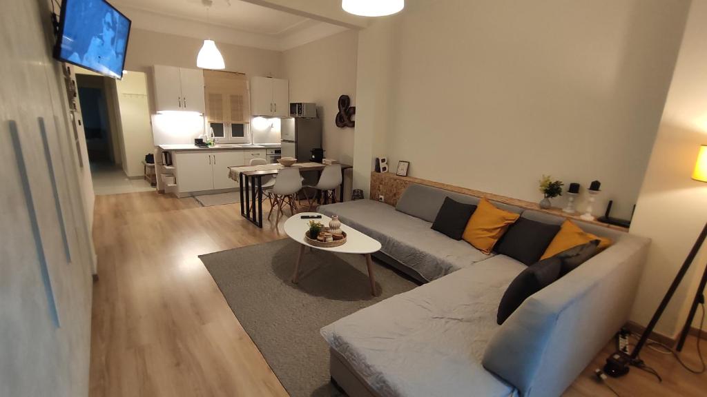 A kitchen or kitchenette at The PM - in the heart of Thessaloniki