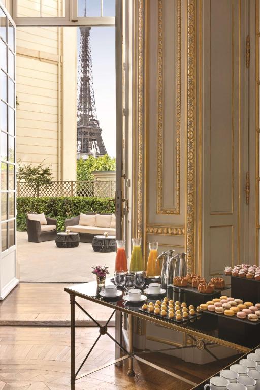 a lobby with a table and the eiffel tower at Shangri-La Paris in Paris