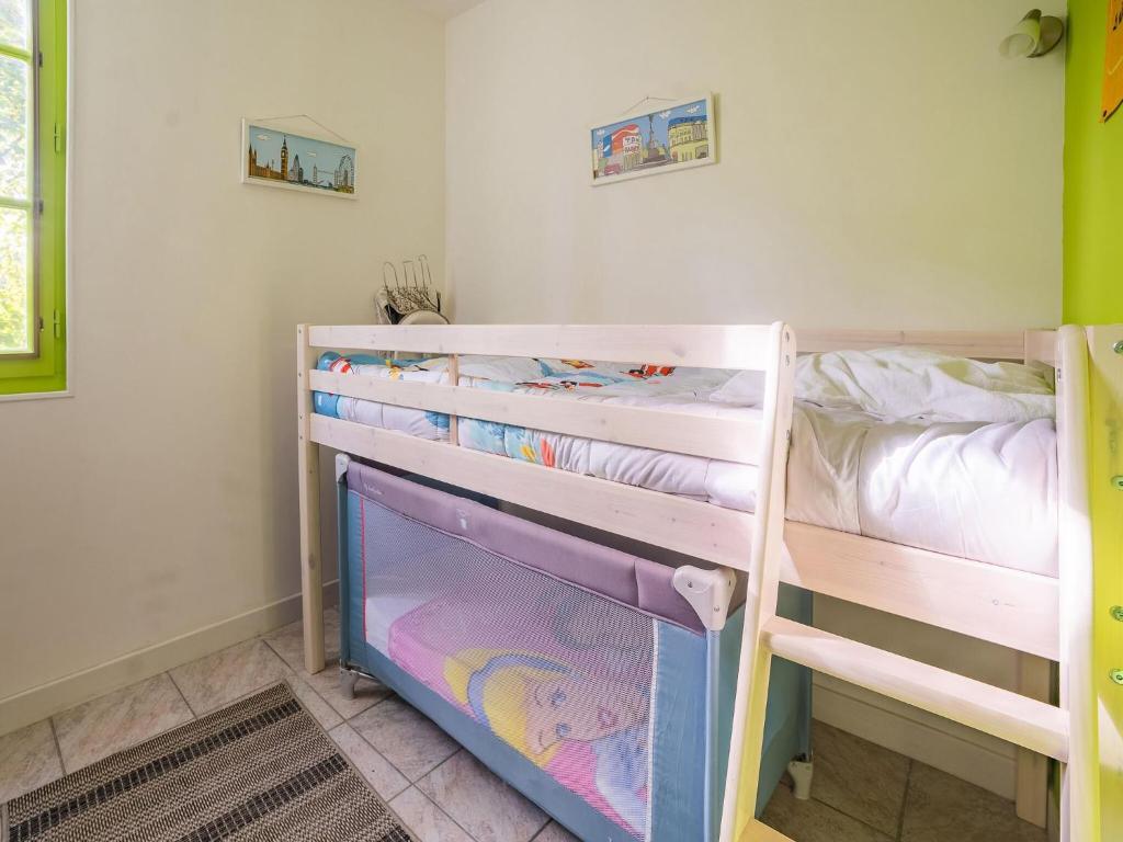 Zdjęcie z galerii obiektu Tasteful holiday home in Marnac with garden w mieście Marnac
