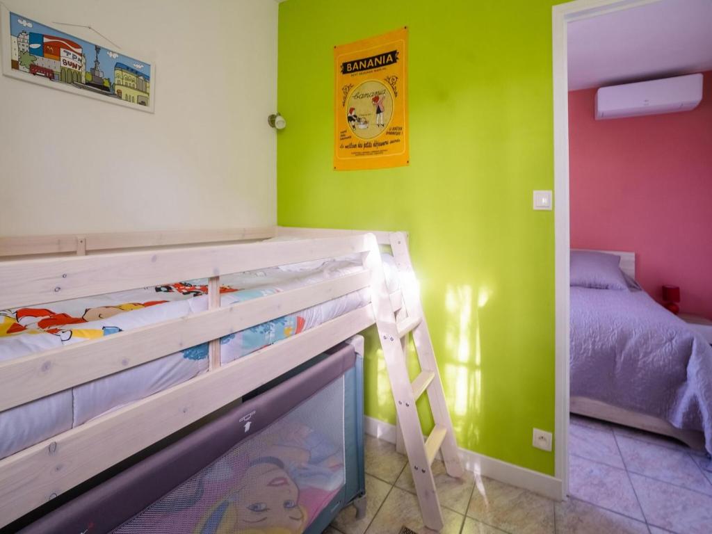 Zdjęcie z galerii obiektu Tasteful holiday home in Marnac with garden w mieście Marnac