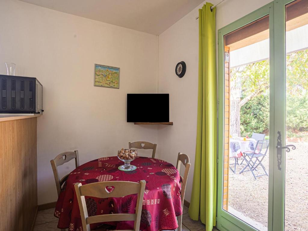 Zdjęcie z galerii obiektu Tasteful holiday home in Marnac with garden w mieście Marnac