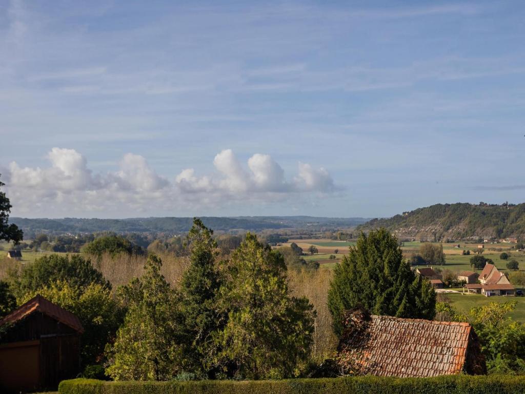 Zdjęcie z galerii obiektu Tasteful holiday home in Marnac with garden w mieście Marnac