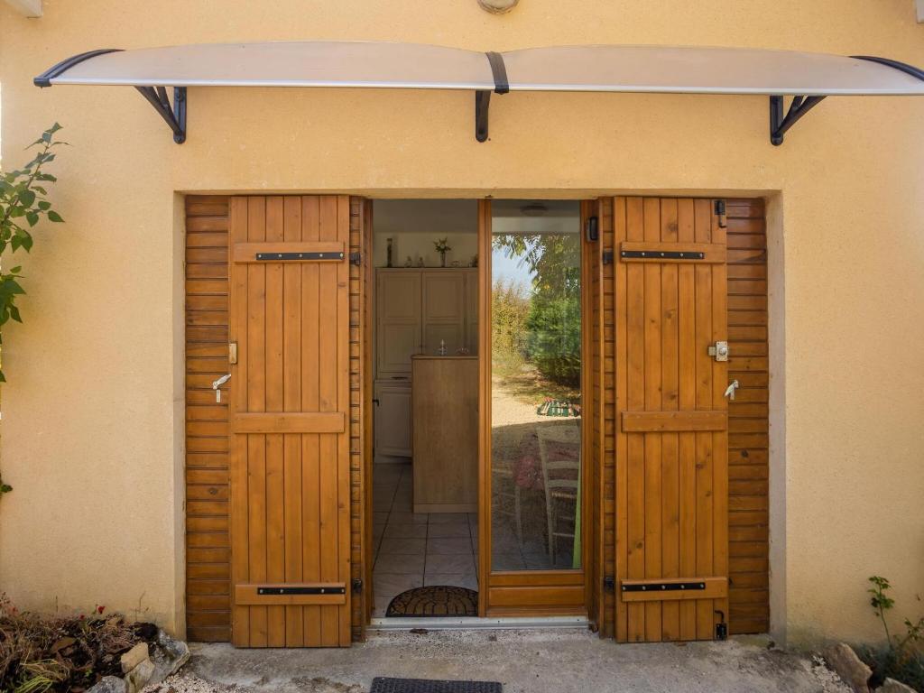 Zdjęcie z galerii obiektu Tasteful holiday home in Marnac with garden w mieście Marnac