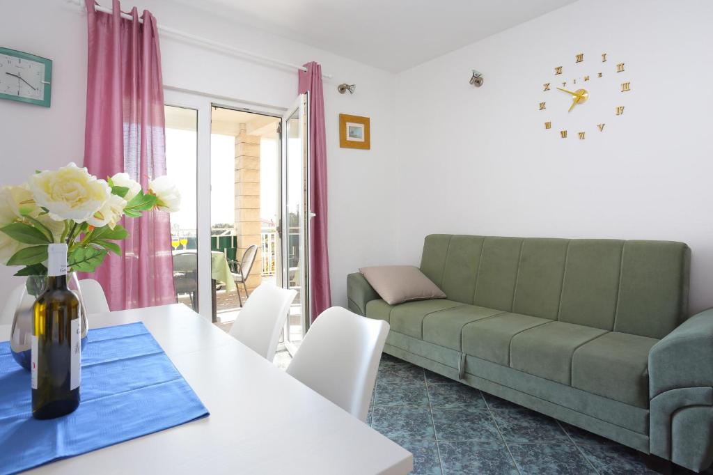 Posezení v ubytování Apartments by the sea Rogoznica - 20142