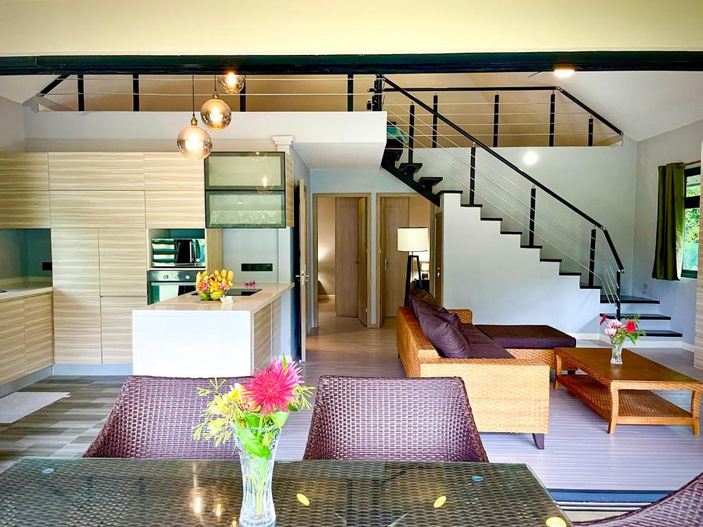 The lobby or reception area at Fare To'erau - New cozy vacation home on Bora Bora