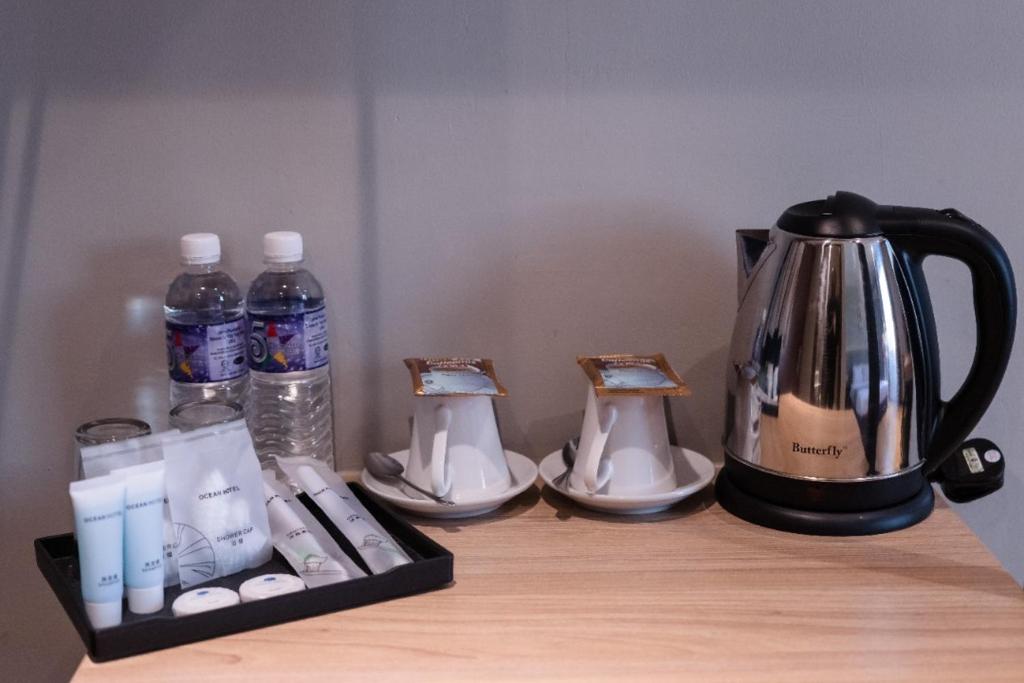 Příslušenství pro přípravu čaje a kávy v ubytování OCEAN HOTEL