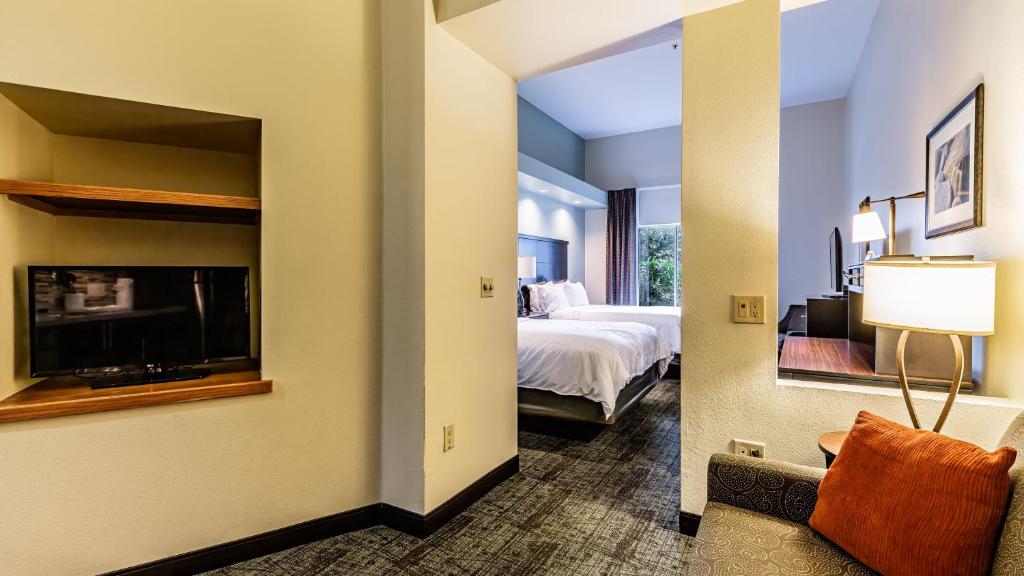 Postel nebo postele na pokoji v ubytování Staybridge Suites Laredo by IHG