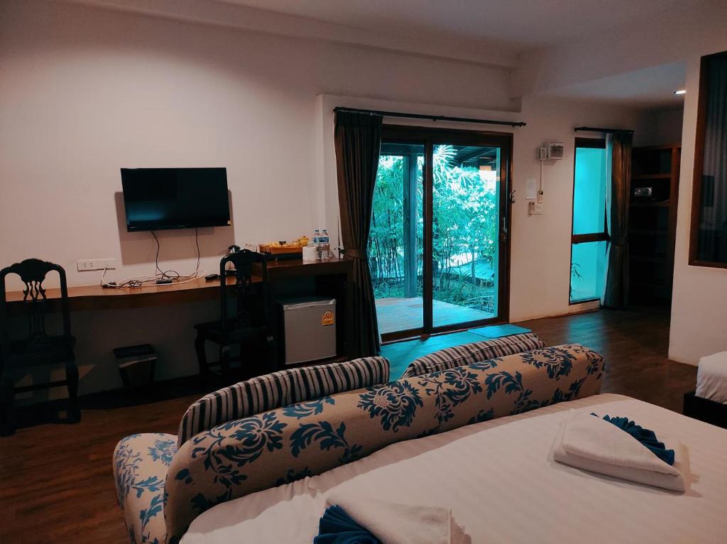 Foresto Sukhothai Guesthome - Salle Jumelle Standard Avec Vue Sur Le Jardin