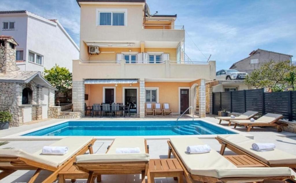 Villa Mirka - with heated pool