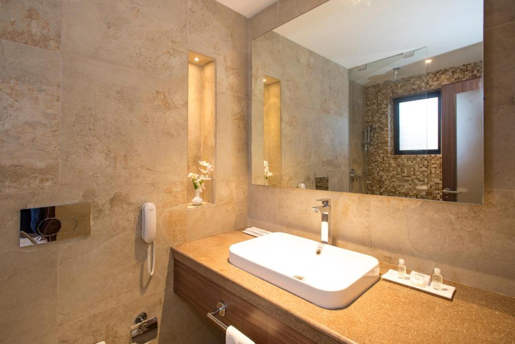 Ванная комната в Nanu Beach Resort & Spa