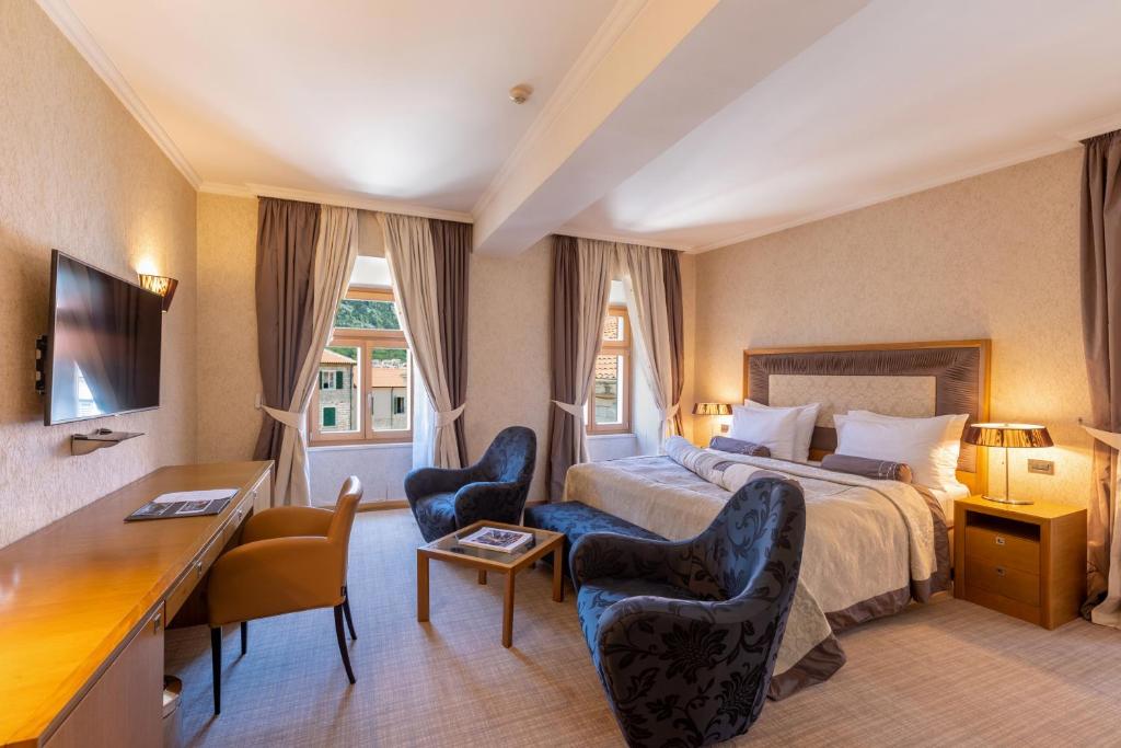 TV i/ili multimedijalni sistem u objektu Hotel Vardar