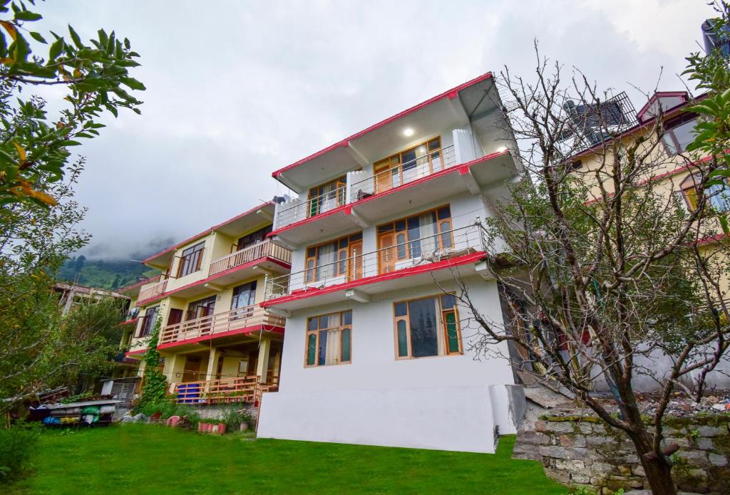 Villa Madhuvan 2BHK Manali by Dumnu Homes, Manāli, India