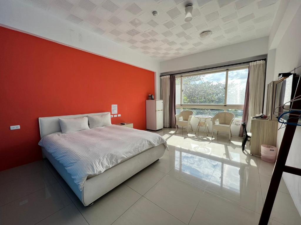 A bed or beds in a room at Mang Yi Zhan Inn