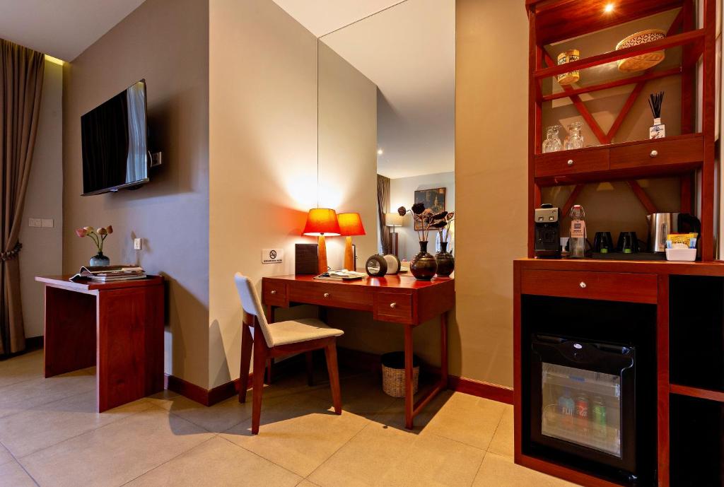 TV a/nebo společenská místnost v ubytování Indra Hotel