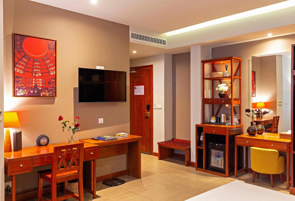 TV a/nebo společenská místnost v ubytování Indra Hotel