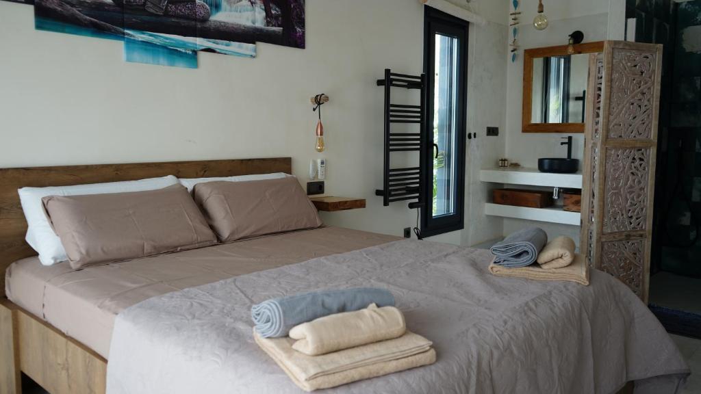 a bedroom with a large bed with towels on it at Villa Isabella in Cómpeta