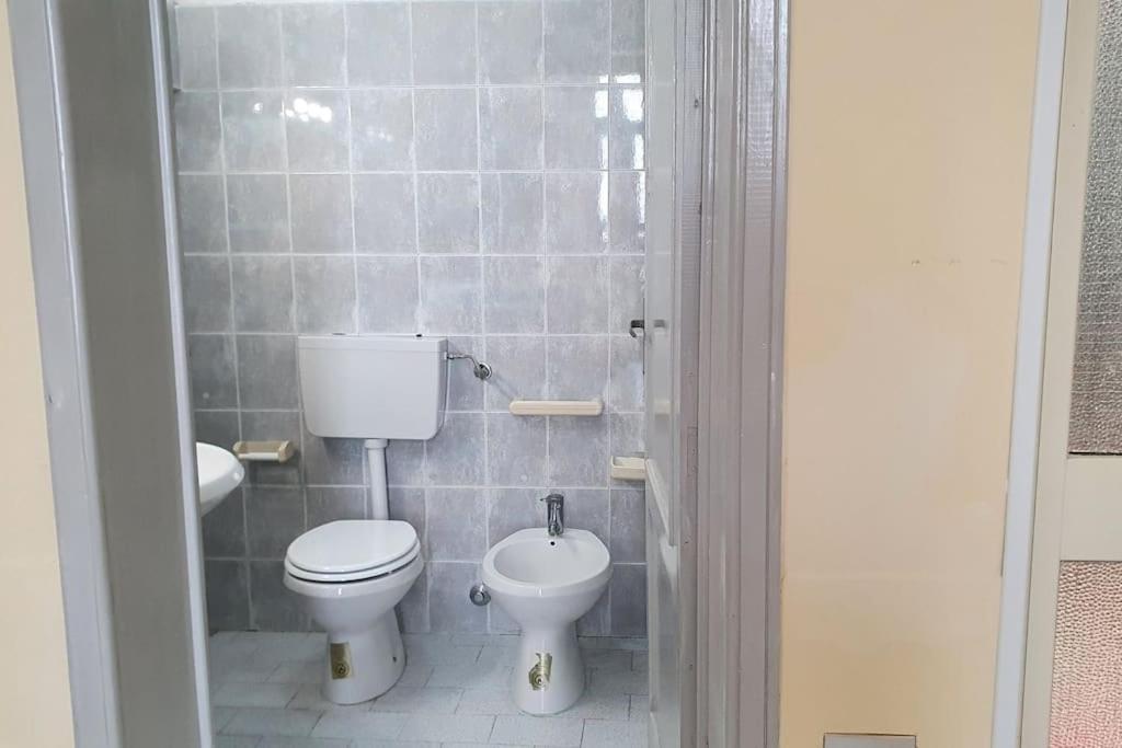 Ένα μπάνιο στο Monolocale Carafa