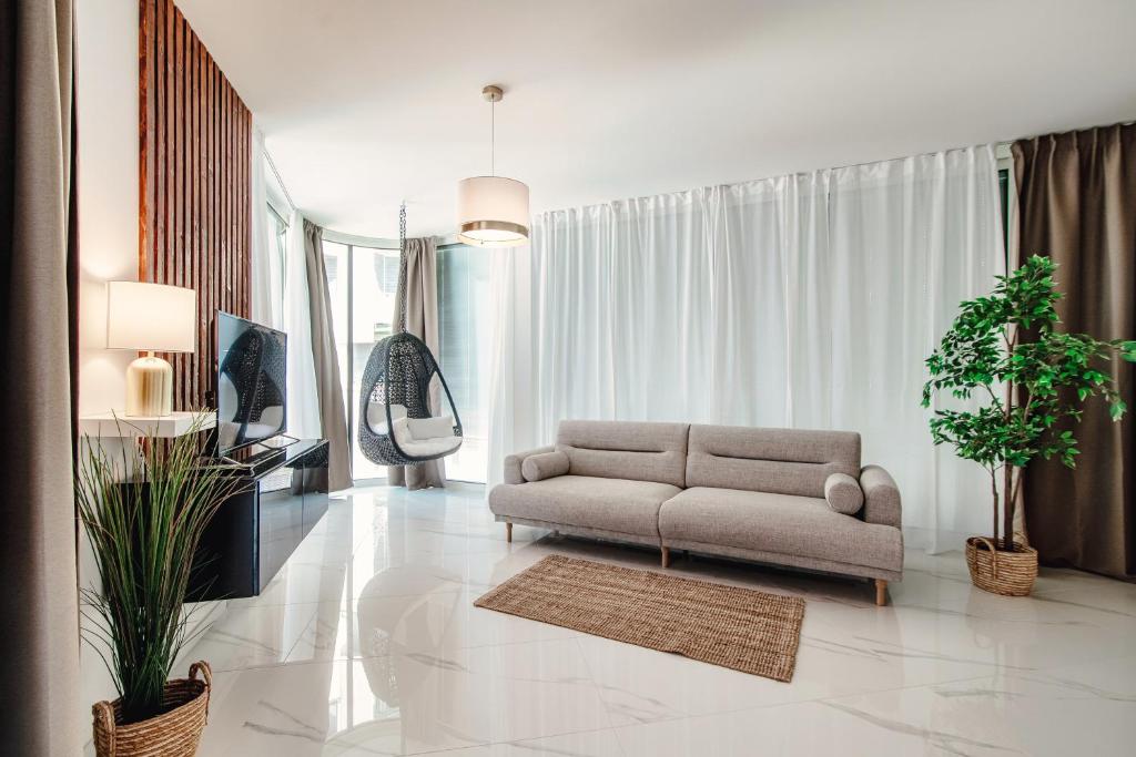 Flat Iron Apartments by Quokka 360 - modern building 5 min from the centre of Lugano - Deluxe Studio