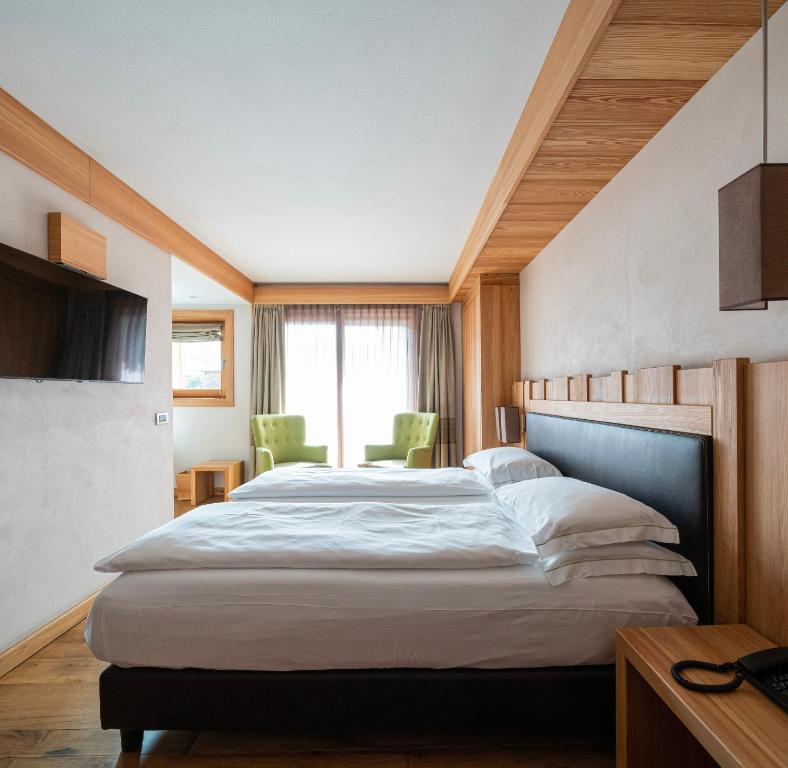 Ένα ή περισσότερα κρεβάτια σε δωμάτιο στο Hotel Larice