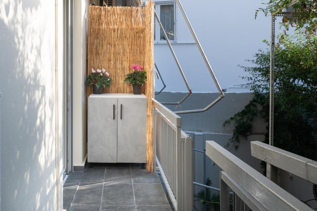 Kép apt Eleven - cozy apartment with garden szállásáról Athénban a galériában