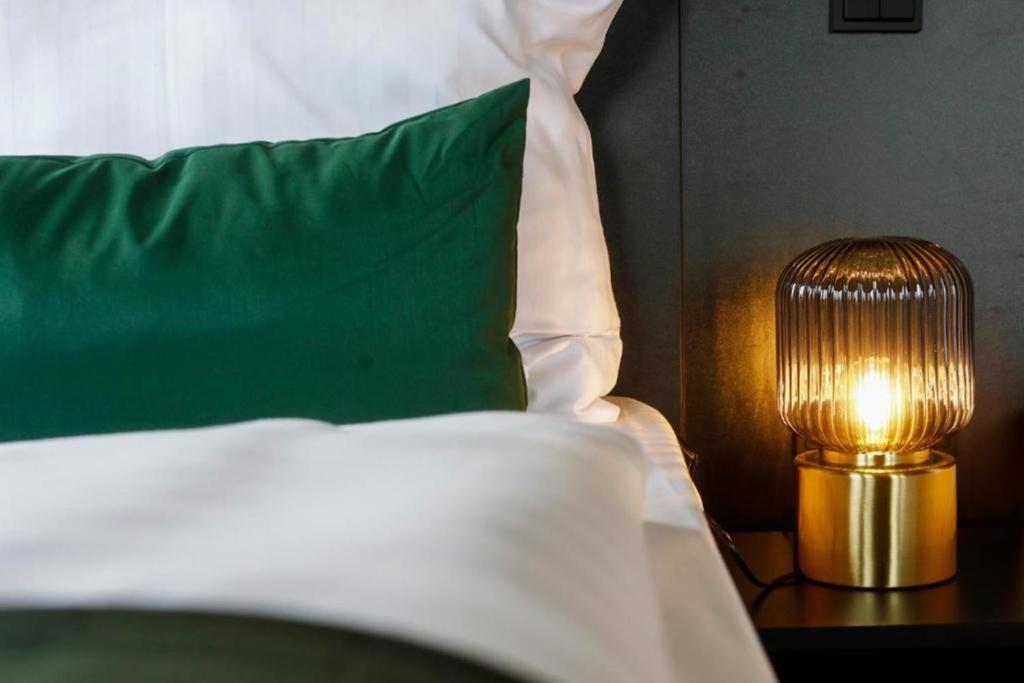 Postel nebo postele na pokoji v ubytování Sleephotels Casino