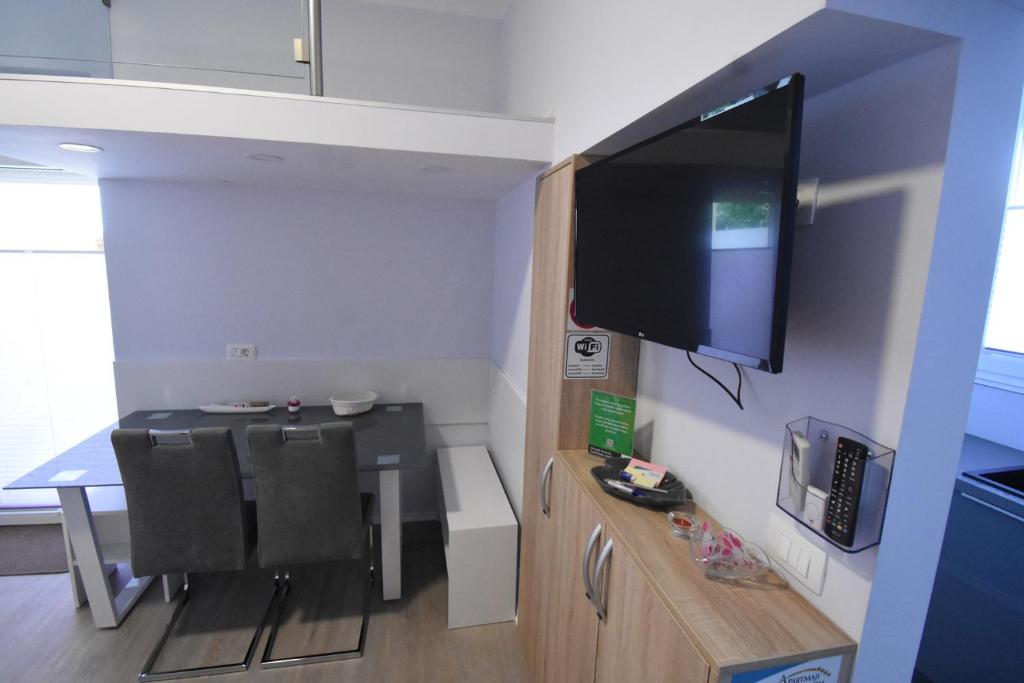 Apartmaji Sobe Zvezda - One-Bedroom Apartment With Terrace - Ground Floor