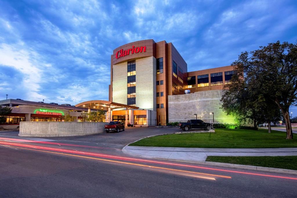 Clarion Hotel & Suites