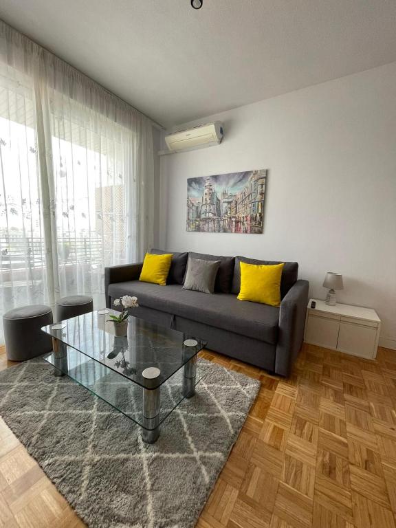 Część wypoczynkowa w obiekcie Calle Orense, Madrid