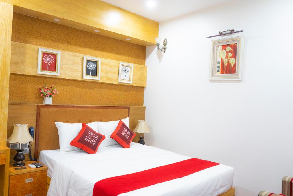 Postel nebo postele na pokoji v ubytování Moon Hotel Cau Giay
