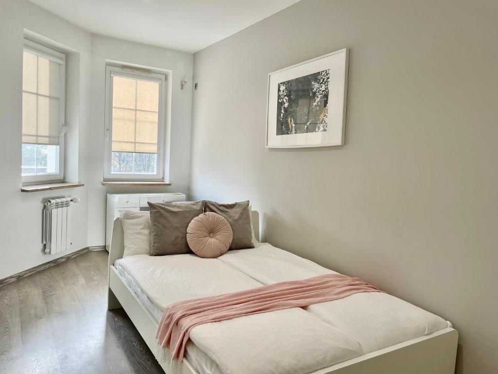 Posteľ alebo postele v izbe v ubytovaní Nowoczesny Apartament z widokiem na rzekę i jezioro