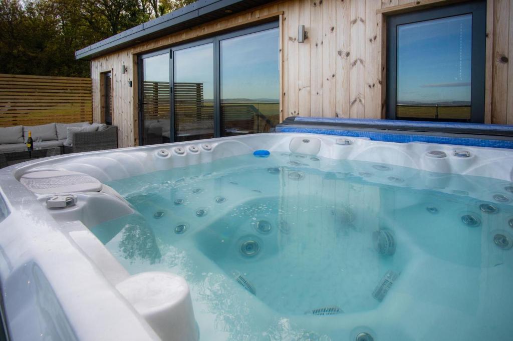 The Rhossili Bay Secret - 1 Bed Cabin - Landimore, Gowerton – Updated 2023  Prices