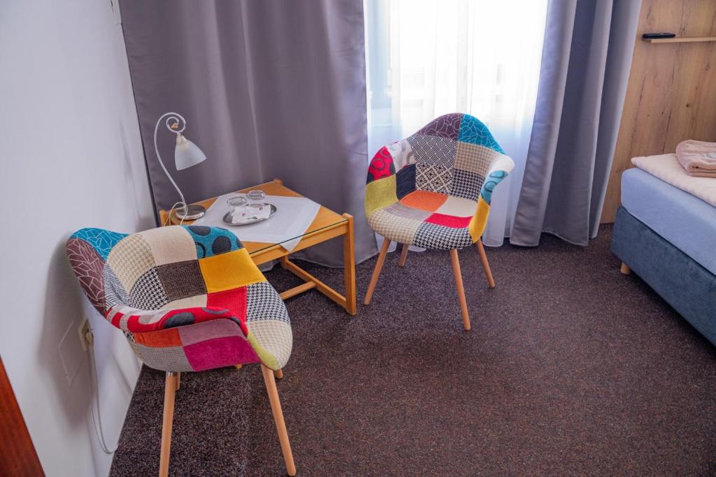 Postel nebo postele na pokoji v ubytování Hotel Zlatá Labuť