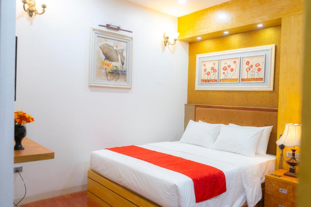 Postel nebo postele na pokoji v ubytování Moon Hotel Cau Giay