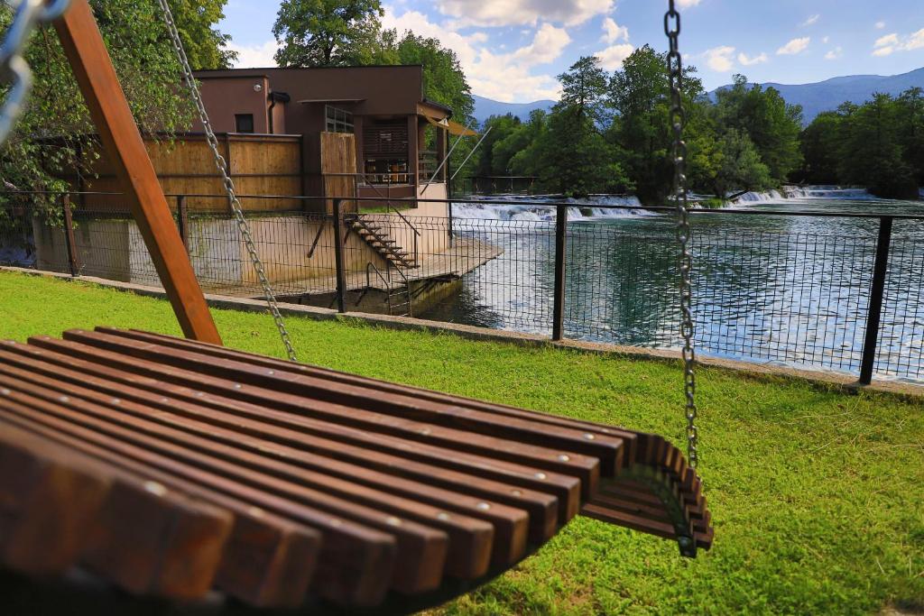 Holiday Homes Pozitiva - Twee Slaapkamers Huis