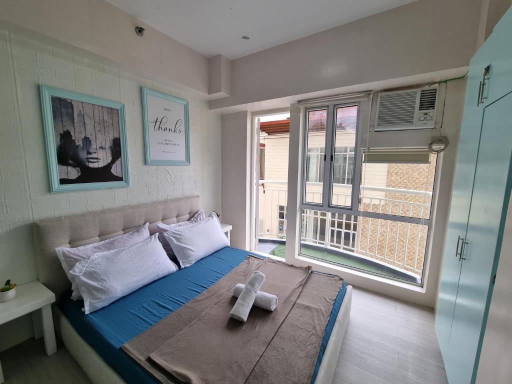4 pax Tagaytay Prime Staycation WIFI NETFLIX and light cooking FREE VIEWDECK - One-Bedroom Apartment