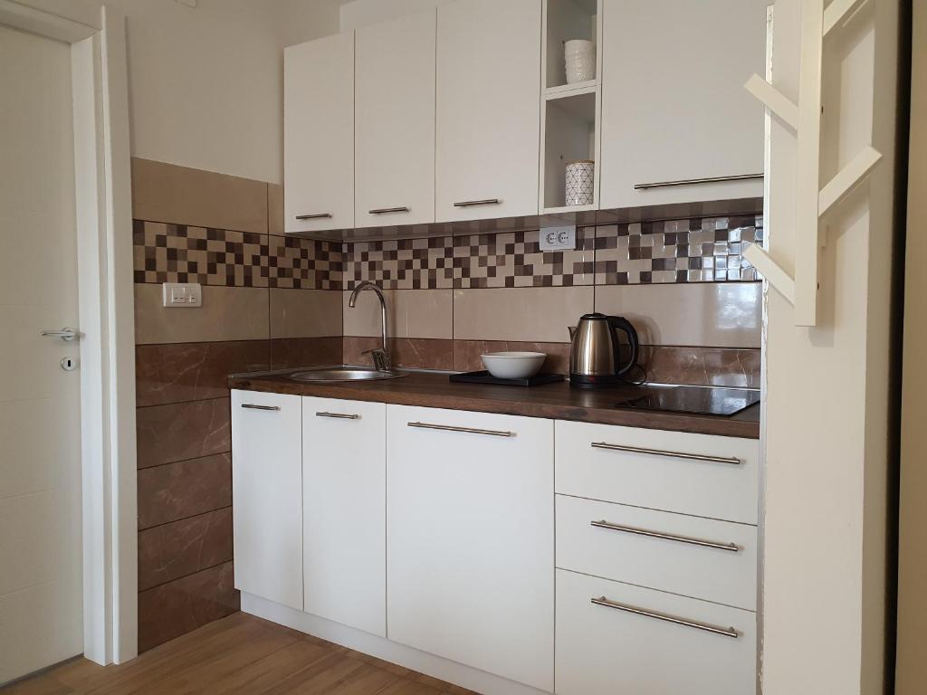 Kuchyň nebo kuchyňský kout v ubytování Apartman NEDA Zlatar