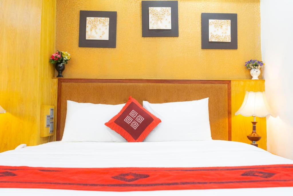 Postel nebo postele na pokoji v ubytování Moon Hotel Cau Giay