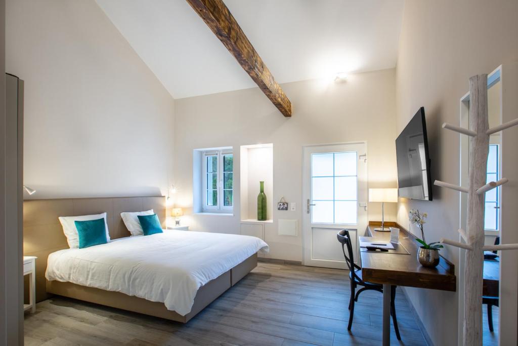 Postel nebo postele na pokoji v ubytování Auberge des Grands Bois