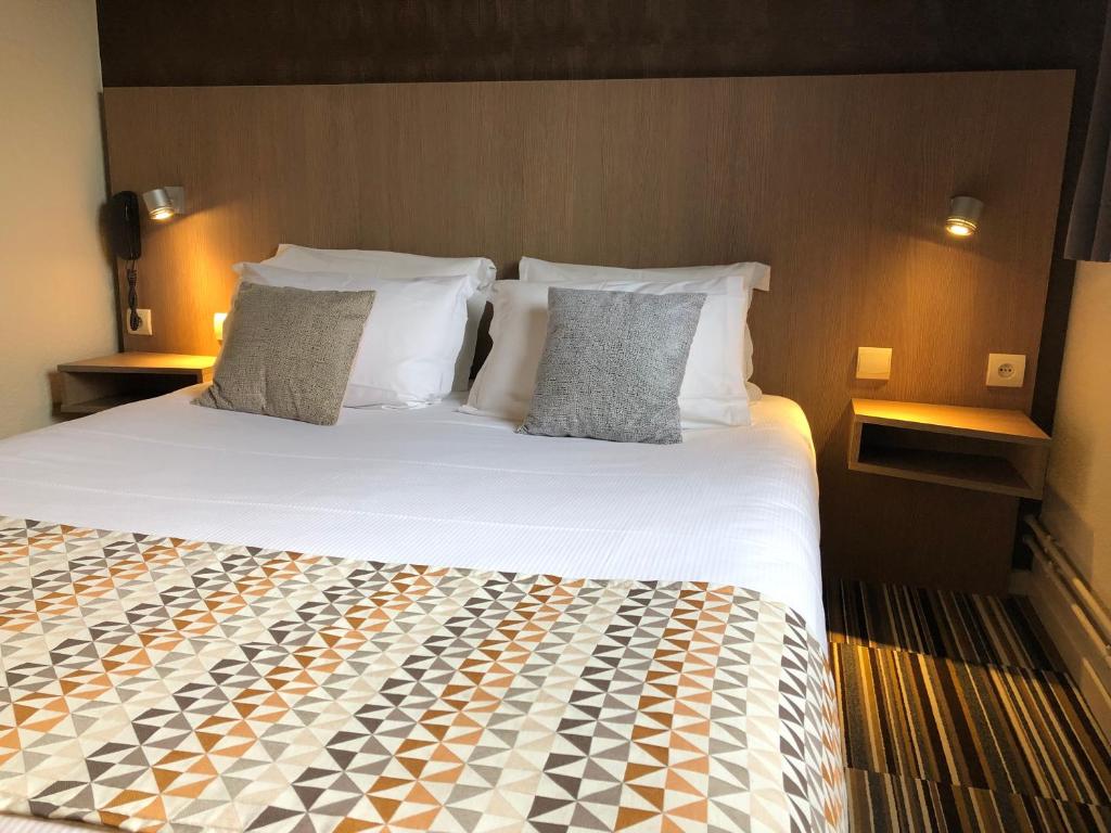 Postel nebo postele na pokoji v ubytování Hotel Bollaert