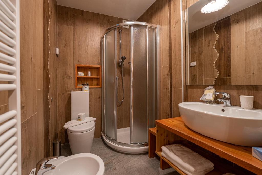 Koupelna v ubytování Lo Scoiattolo Hotel