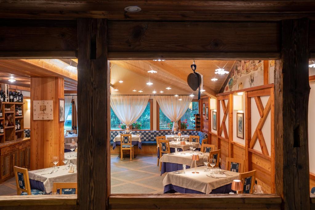 Restaurace v ubytování Lo Scoiattolo Hotel