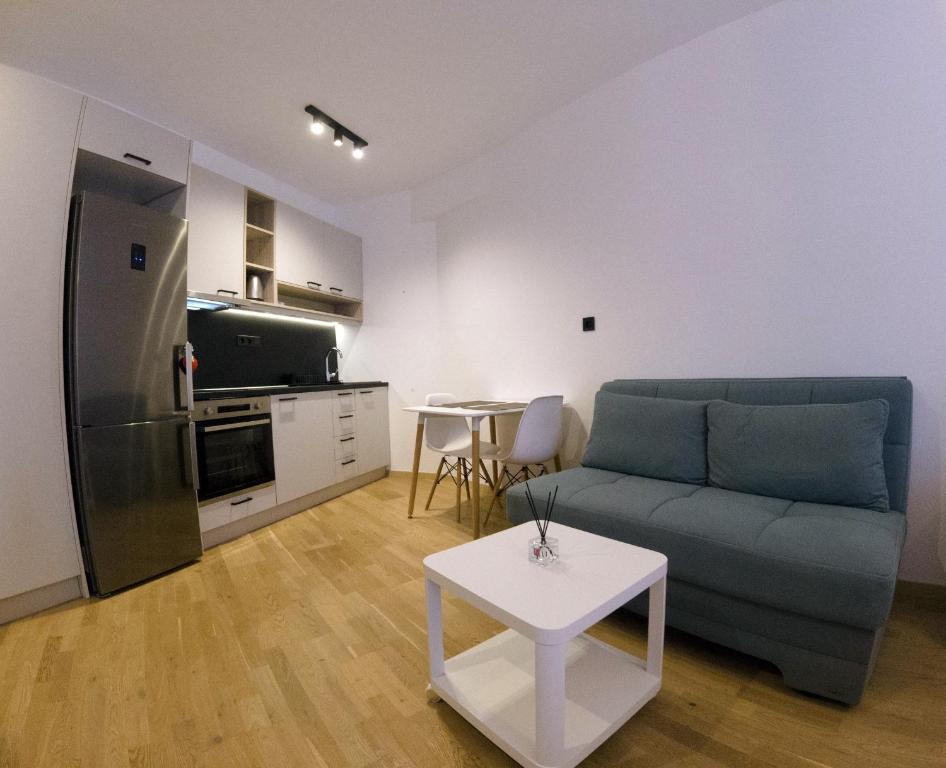 Kuchyňa alebo kuchynka v ubytovaní Room B8