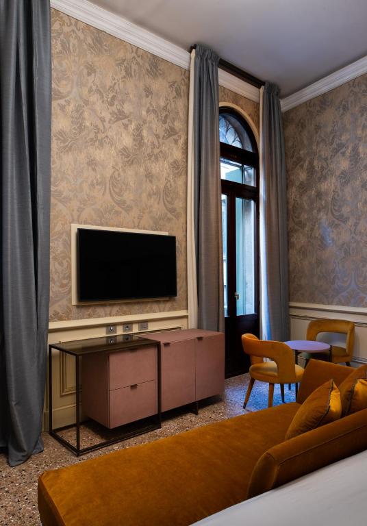 TV a/nebo společenská místnost v ubytování Eight Venezia