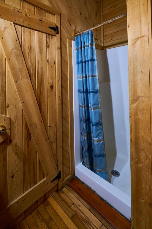 Gatlinburg Adventure Cabins - One-Bedroom Chalet