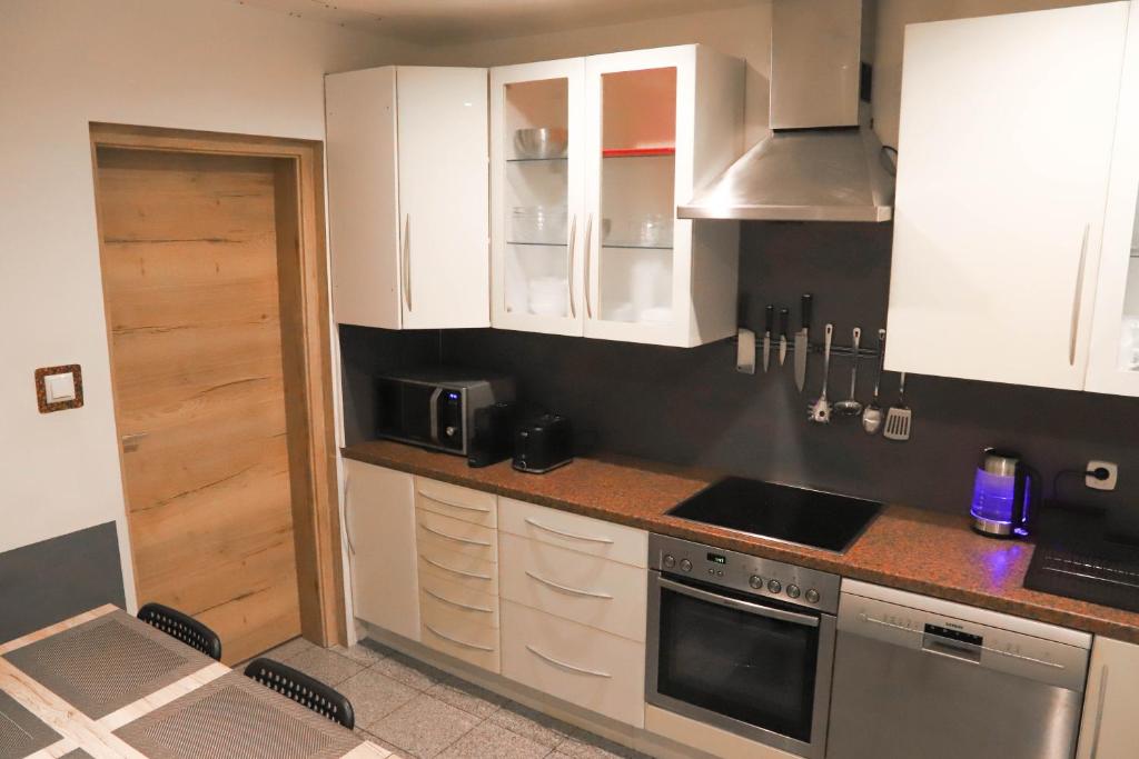 Kuchyňa alebo kuchynka v ubytovaní «Go West» guest rooms
