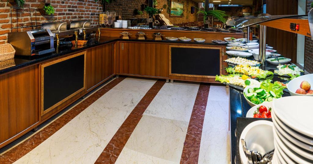 A restaurant or other place to eat at Aprilis Hotel - Special Category