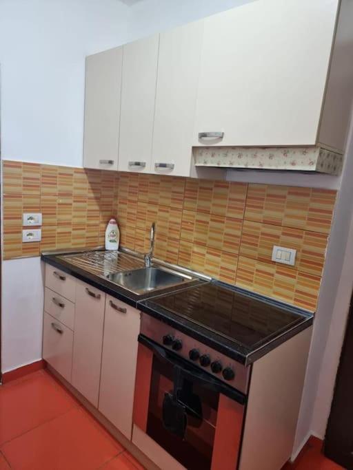 Een keuken of kitchenette bij Aunt's Place